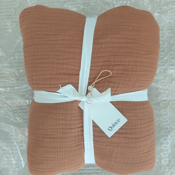 NWT! Quince Organic Cotton Airy Gauze Terracotta Blanket! King/ Cal King (712) - Picture 5 of 10